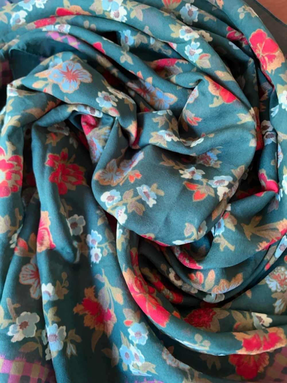 GAP Floral Teal Scarf with Pink, Red and White Accents 29“ x 29“ Italian